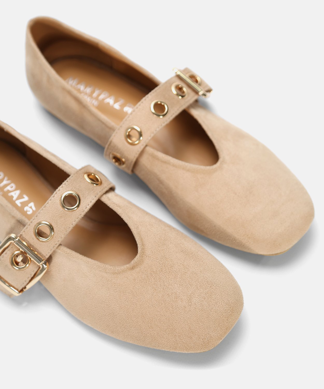 Bailarina ante hebilla image number null